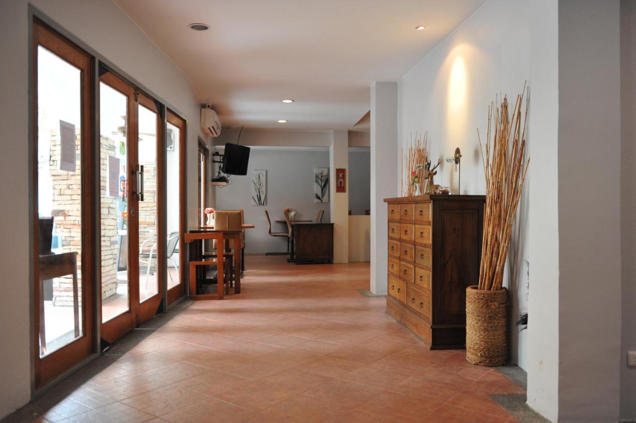 Drop Inn Бангкок Экстерьер фото